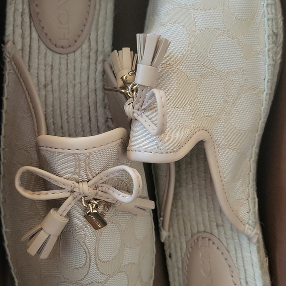 Coach - Picture 6 of 8